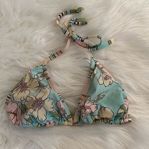 VENUS floral bikini top. Size D. Pastel pink and blue.